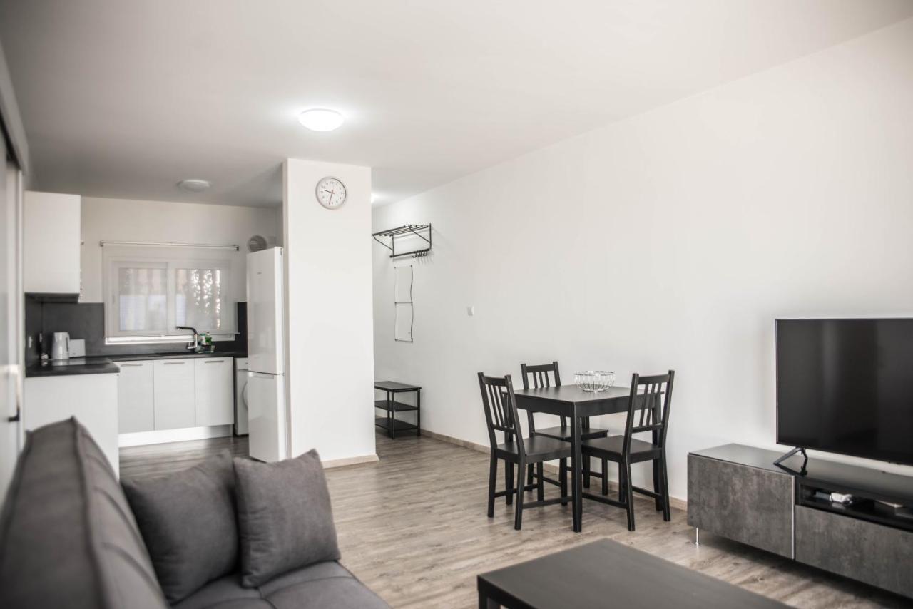 Lovely One Bedroom Apartment With Nice View Kissonerga Extérieur photo